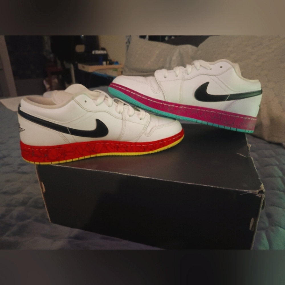 Jordan 1's mid top size 7Y